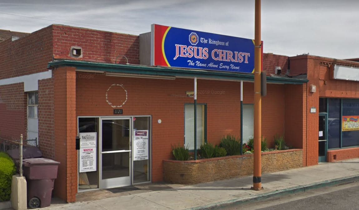 Fachada de un templo de la iglesia Kingdom of Jesus Christ en Glendale, California.