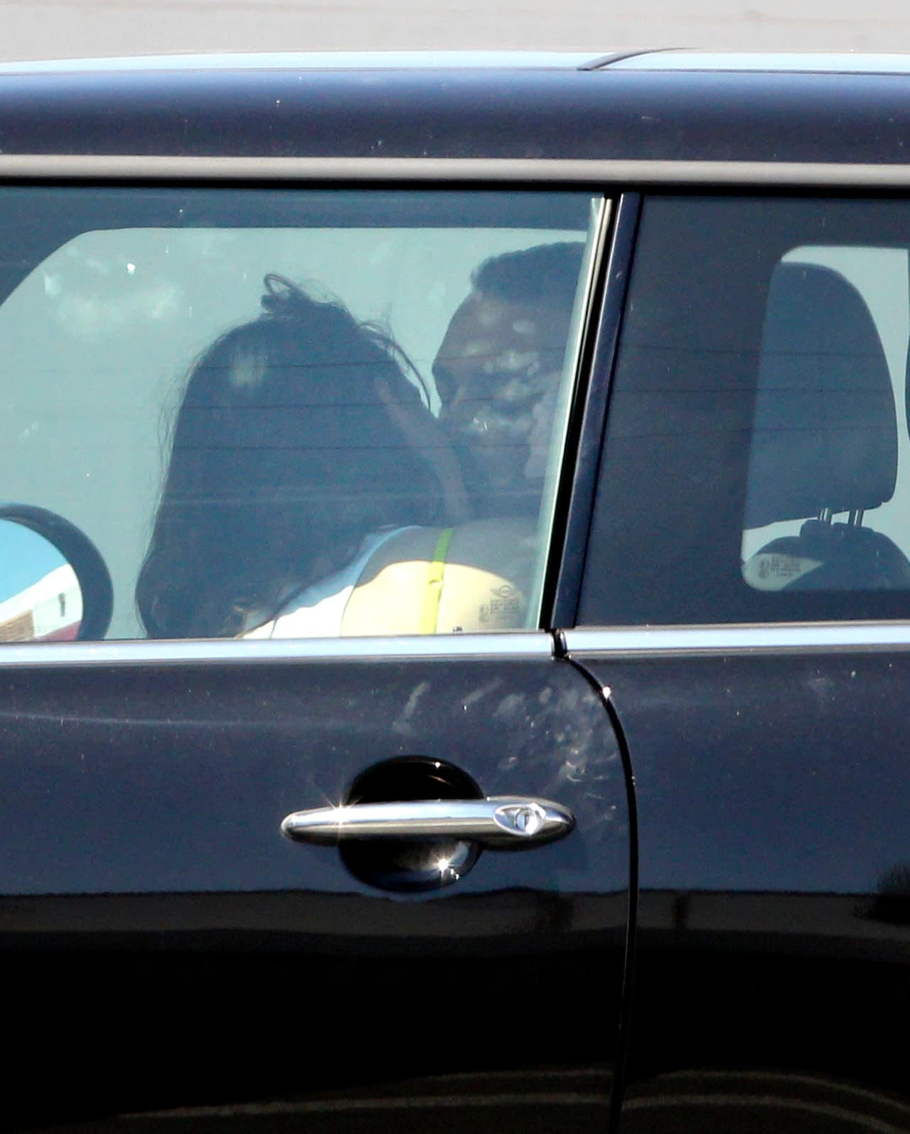 "Lamento profundamente el daño y la vergüenza que he causado a quienes tengo cerca y a todos a los que esto ha afectado... He
<b> </b>puesto en peligro lo más importante en mi vida, la persona que más amo y respeto, Rob. Lo amo, lo amo, lo siento mucho", expresó.