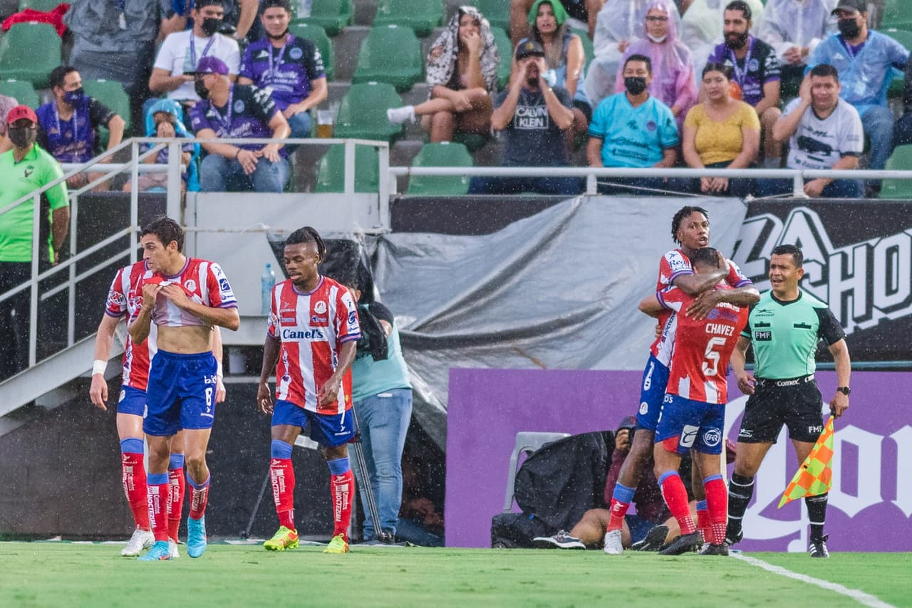 El uruguayo marcó con un gran cabezazo.