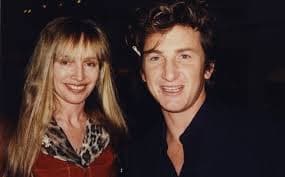 Durante esa época, además de dar muestras de su versatilidad como actor, Sean tuvo una larga relación con la actriz y modelo Lindall Hobbs.