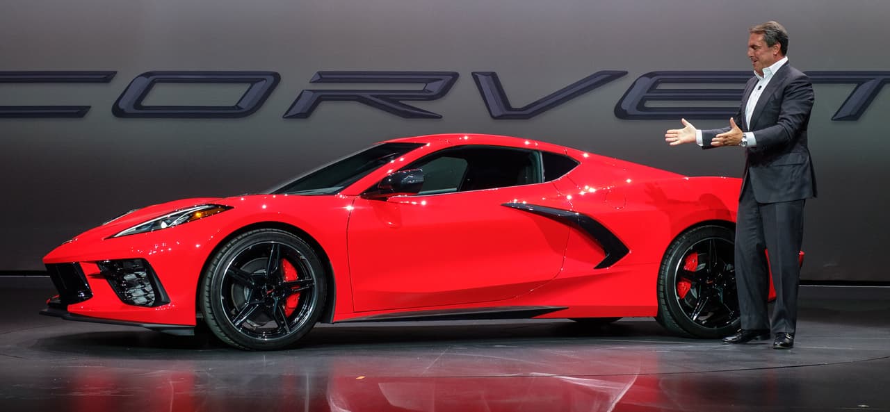 Aún quedan pendientes algunos detalles sobre el nuevo Corvette. No sabemos aun el rango de precios a los que se ofrecerán, pero lo que sí sabemos es que el precio base del Corvette 2020 era $60,000.