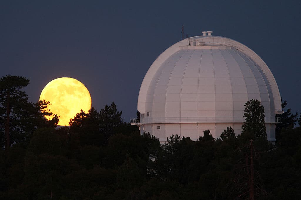 Superluna y Júpiter alumbran el cielo sobre California