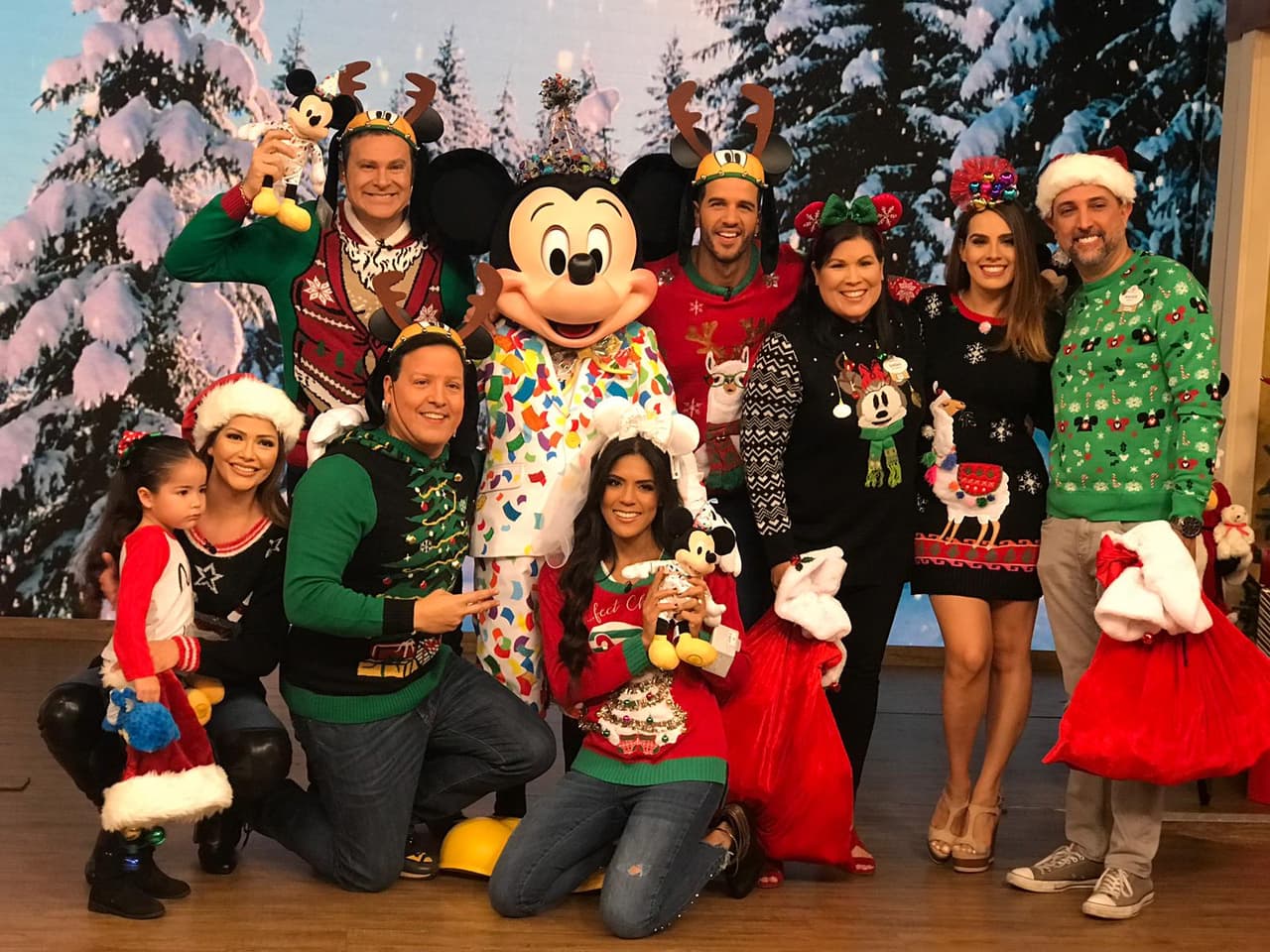 Hoy fue el día nacional de suéter navideño feo ('Ugly Christmas Sweater Day') y en Despierta América lo celebramos con nuestros mejores atuendos.