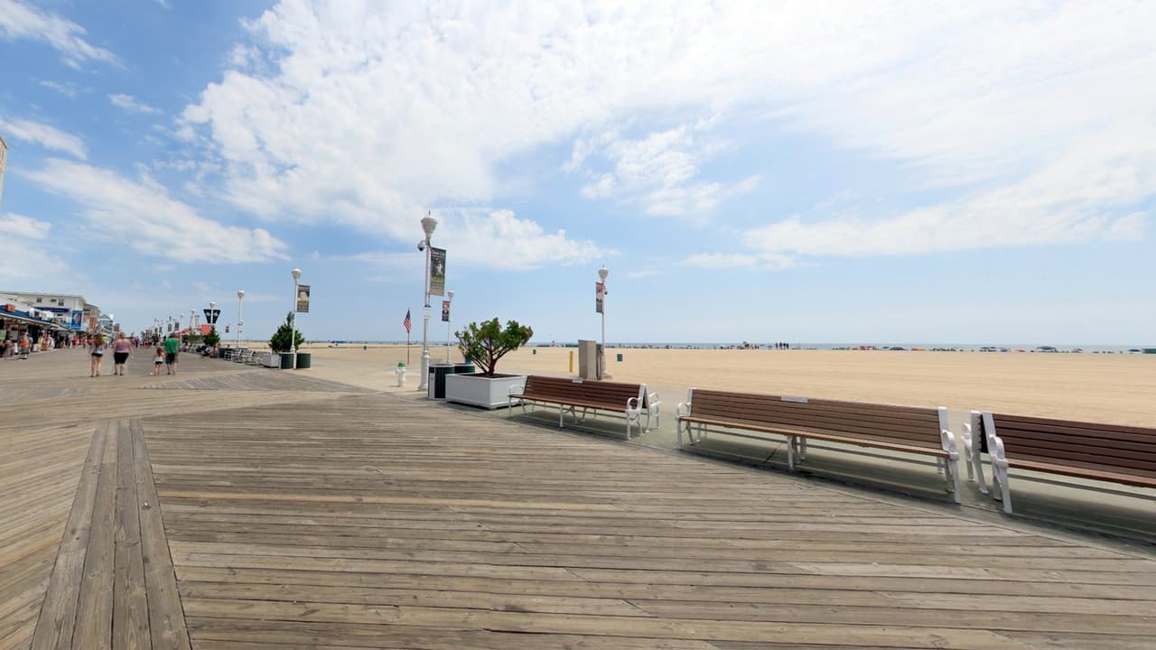 <b>Maryland.</b> 79 de 158 playas analizadas resultaron peligrosas durante al menos un día en 2018. Camp Pecometh (condado Kent) fue potencialmente insegura durante 9 días, más que cualquier otra. En la fotografía Ocean City Beach (condado Worcester), peligrosa para los bañistas durante 8 días en 2018.