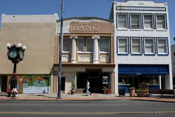 #6 Vallejo, California. Otros elementos analizados en el ranking son más 'livianos' como el clima, el tiempo en llegar al trabajo o los resultados de los equipos deportivos profesionales del lugar. Esta ciudad finalmente emergió de la bancarrota al final de 2011, pero los niveles de foreclosures y desempleo siguen altos.