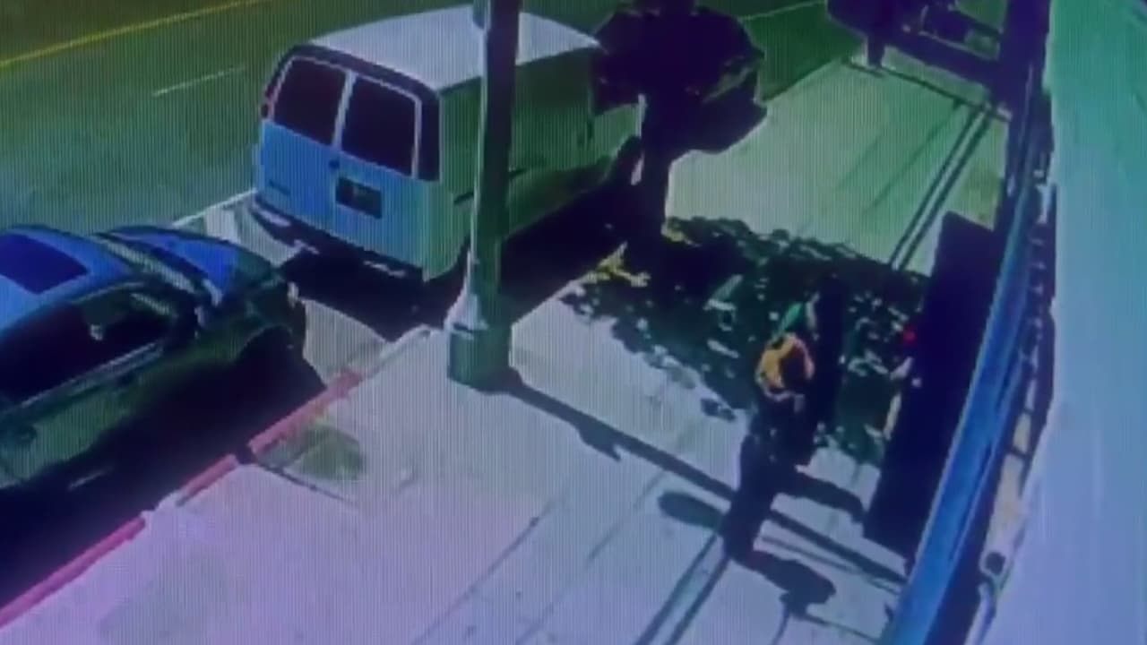 Estafa del “boleto ganador” en Los Ángeles: dos mujeres engañan y roban joyas a inmigrante