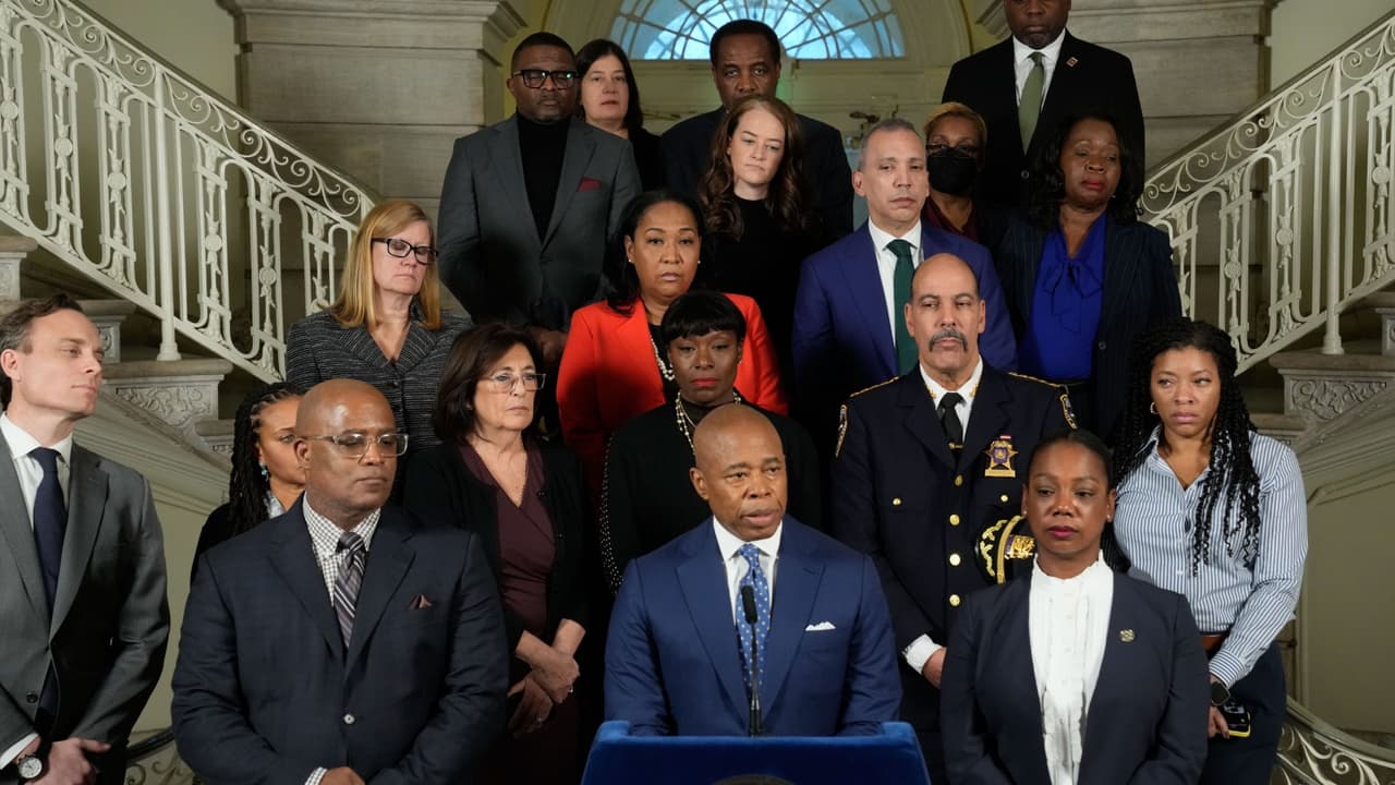 Eric Adams asegura que bajó la criminalidad en NY; estas son sus cifras