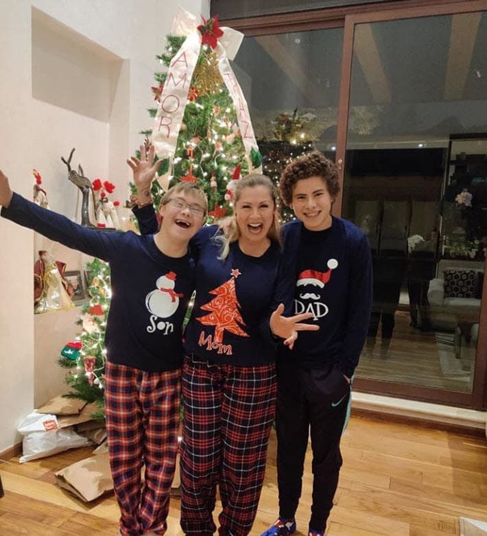 Ante esto, Calderón fue clara: "
<b><a href="https://www.univision.com/famosos/los-hijos-de-lety-calderon-quieren-visitar-a-su-padre-en-prision-pero-el-no-lo-ha-pedido-fotos" target="_blank">No es llevarlos a Six Flags</a>. </b>Es un lugar duro, es una experiencia que será fuerte para ellos. Si he estado con ellos al cien por ciento en todas las responsabilidades, me corresponde a mí llevarlos por lo menos la primera vez y estar con ellos y apoyarlos, además porque ellos lo piden". 
<br>