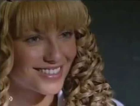 Pasan los años y la sobrina de 'Rubí' se convierte en una hermosa jovencita, con sus desatinados consejos se vuelve igual de mezquina que ella.