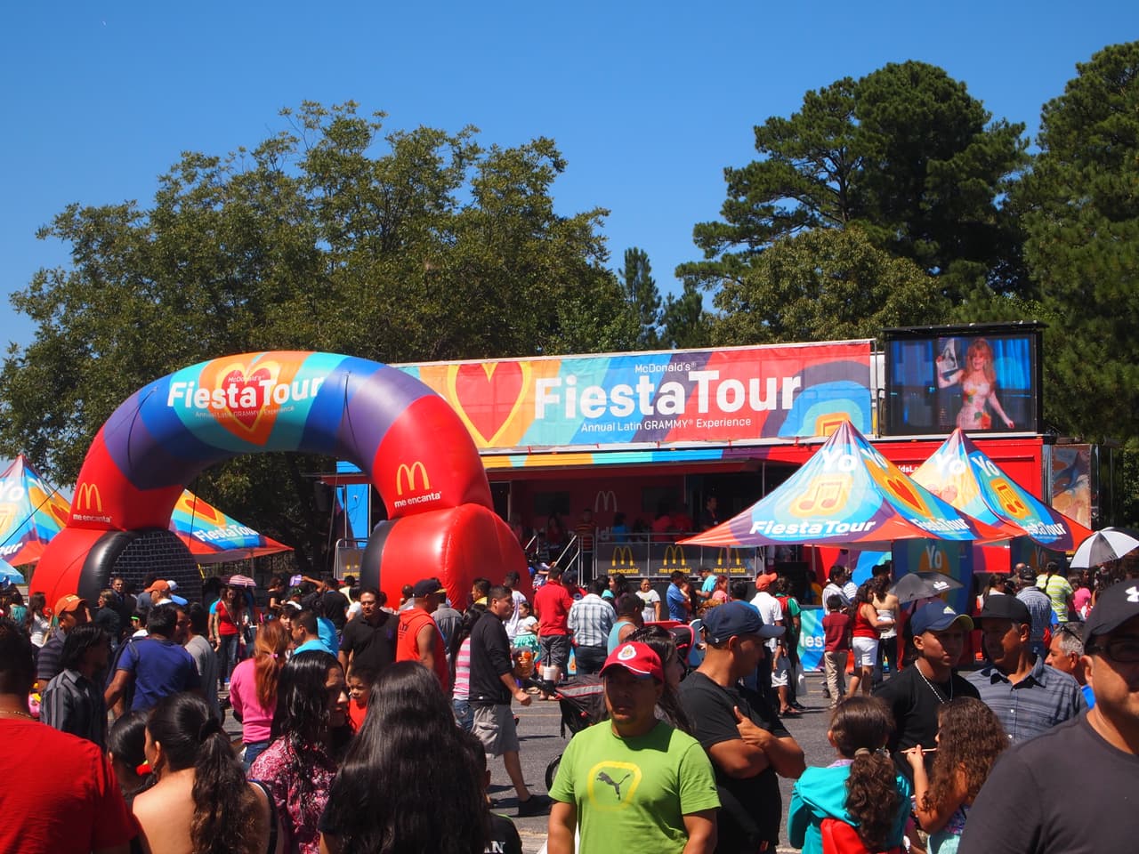 Entre música de mariachi, antojitos tradicionales y mucha diversión decenas de personas se dieron cita en Plaza Fiesta para festejar “El Grito”. El evento se engalanó con la presencia de Conjunto atardecer, la Sonora Dinamita y el elenco de Univision 34 Atlanta.