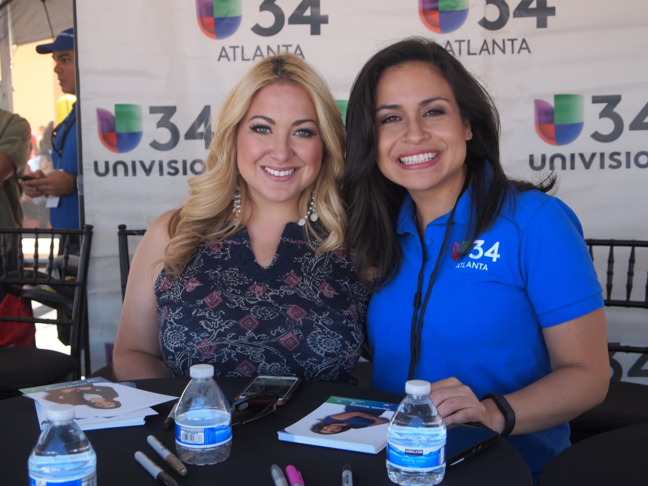 Entre música de mariachi, antojitos tradicionales y mucha diversión decenas de personas se dieron cita en Plaza Fiesta para festejar “El Grito”. El evento se engalanó con la presencia de Conjunto atardecer, la Sonora Dinamita y el elenco de Univision 34 Atlanta.