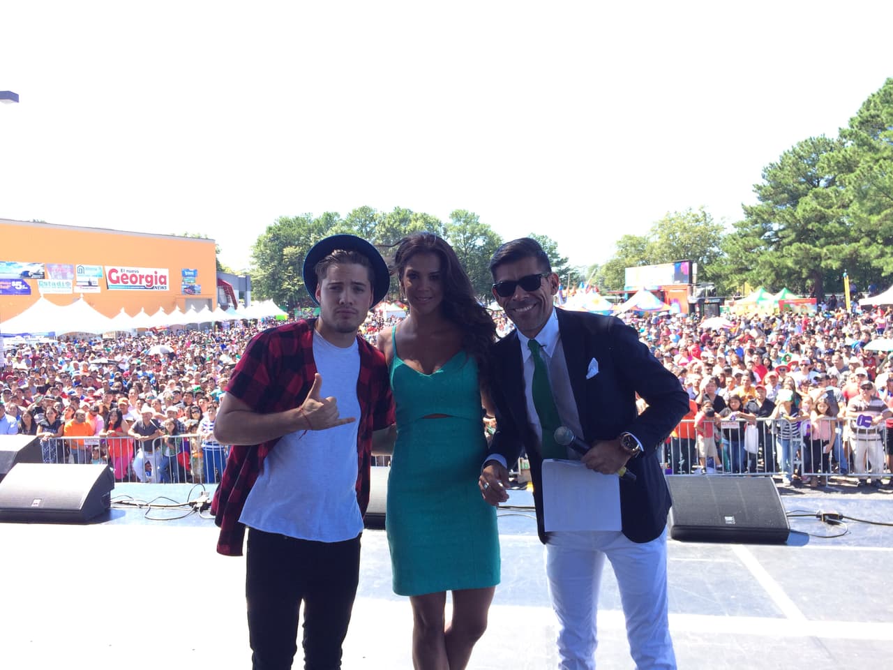 Entre música de mariachi, antojitos tradicionales y mucha diversión decenas de personas se dieron cita en Plaza Fiesta para festejar “El Grito”. El evento se engalanó con la presencia de Conjunto atardecer, la Sonora Dinamita y el elenco de Univision 34 Atlanta.