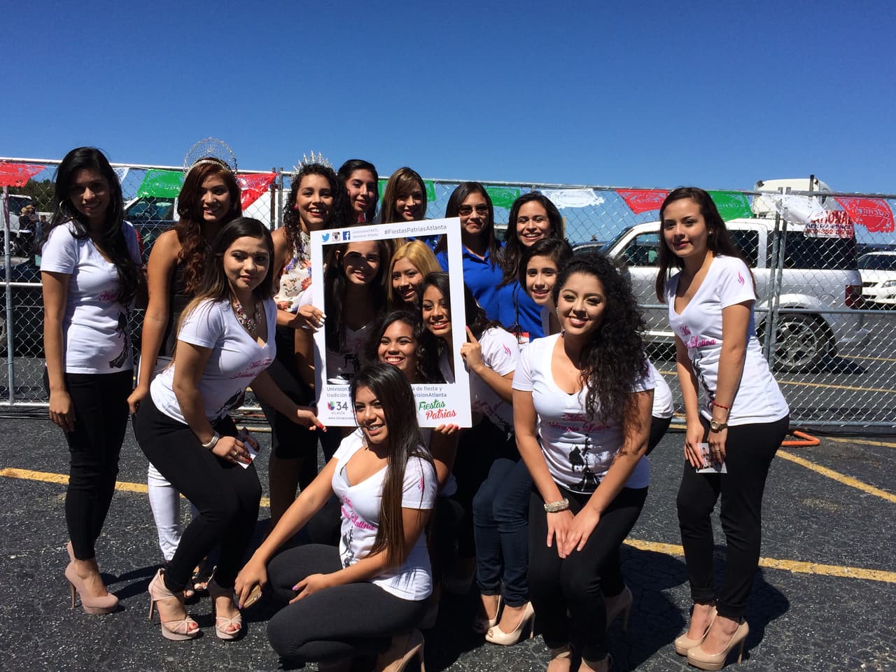 Entre música de mariachi, antojitos tradicionales y mucha diversión decenas de personas se dieron cita en Plaza Fiesta para festejar “El Grito”. El evento se engalanó con la presencia de Conjunto atardecer, la Sonora Dinamita y el elenco de Univision 34 Atlanta.