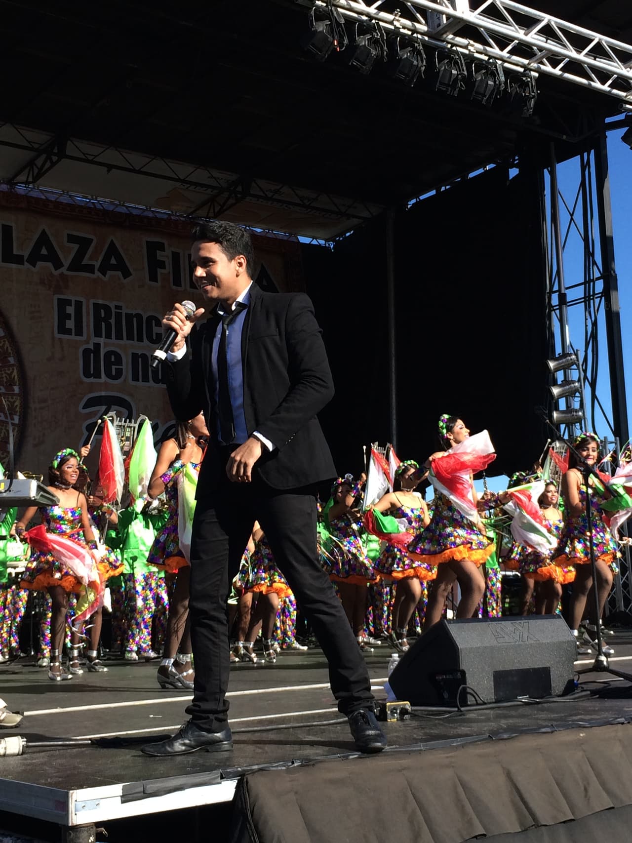 Entre música de mariachi, antojitos tradicionales y mucha diversión decenas de personas se dieron cita en Plaza Fiesta para festejar “El Grito”. El evento se engalanó con la presencia de Conjunto atardecer, la Sonora Dinamita y el elenco de Univision 34 Atlanta.