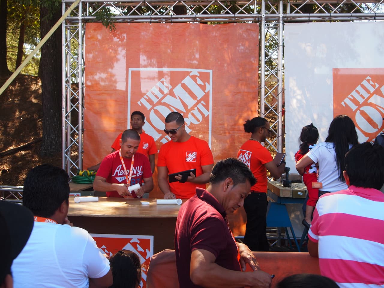 Entre música de mariachi, antojitos tradicionales y mucha diversión decenas de personas se dieron cita en Plaza Fiesta para festejar “El Grito”. El evento se engalanó con la presencia de Conjunto atardecer, la Sonora Dinamita y el elenco de Univision 34 Atlanta.