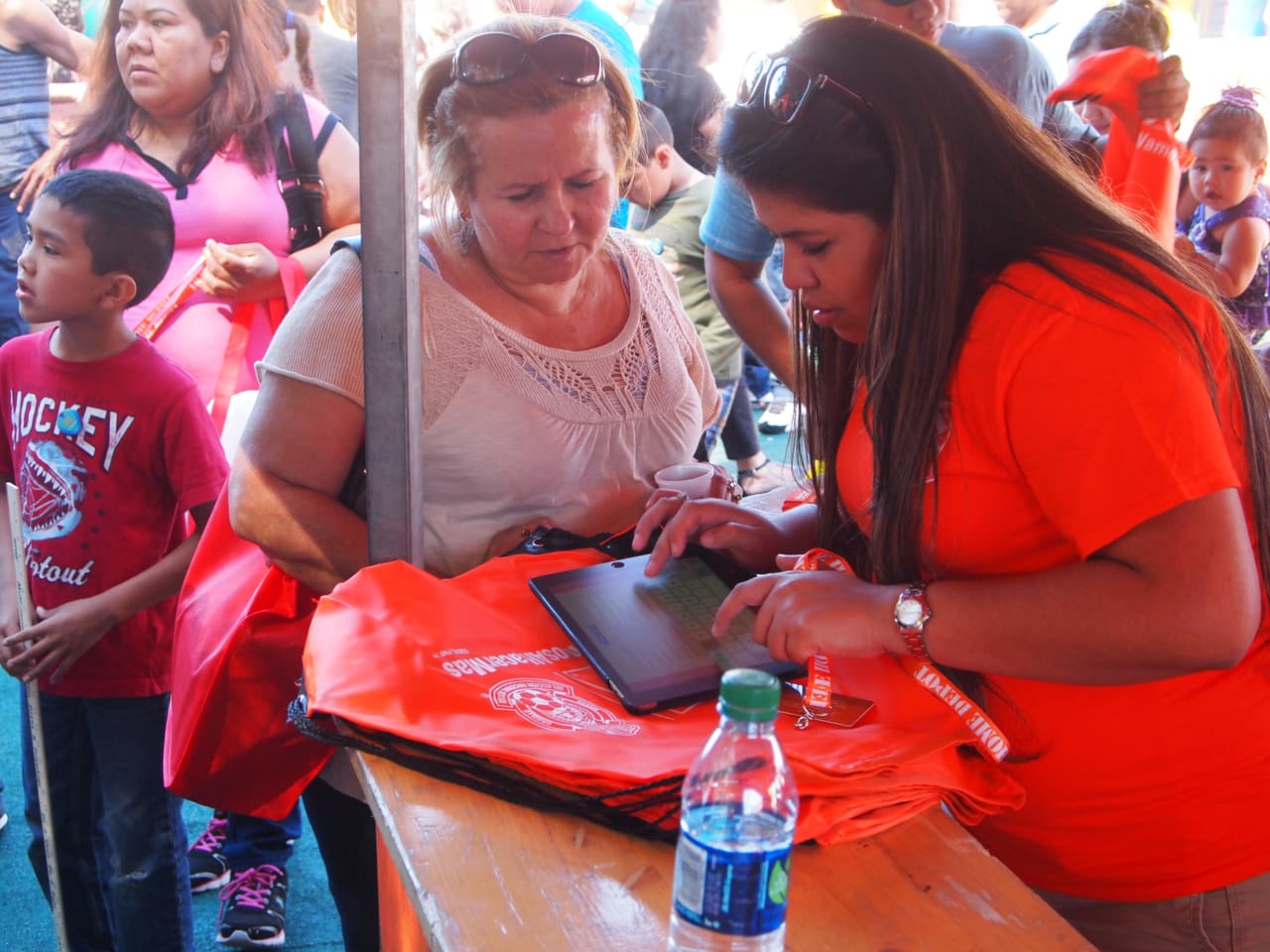 Entre música de mariachi, antojitos tradicionales y mucha diversión decenas de personas se dieron cita en Plaza Fiesta para festejar “El Grito”. El evento se engalanó con la presencia de Conjunto atardecer, la Sonora Dinamita y el elenco de Univision 34 Atlanta.