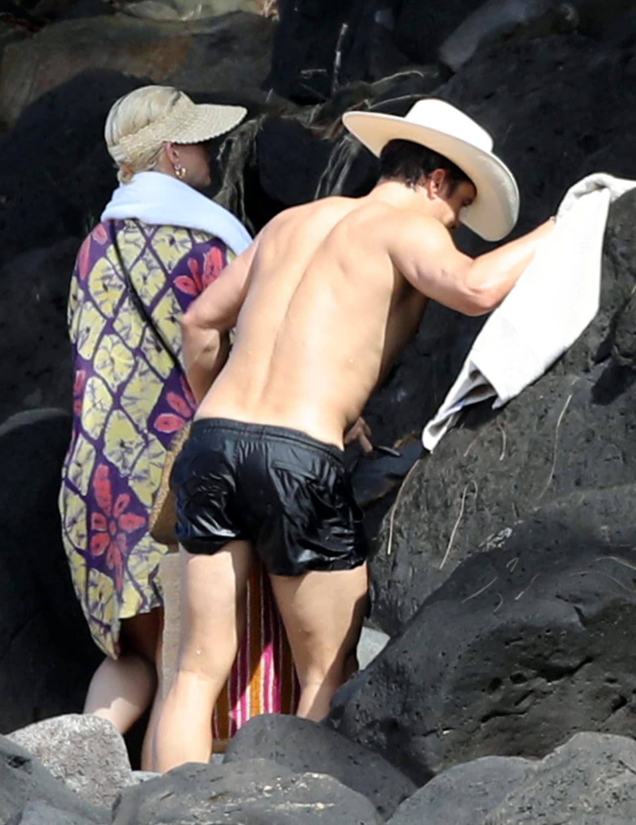 Luego, planearon realizar la ceremonia en el verano, pensando que el mundo estaría ya en una mejor situación. No fue así y una vez más sus planes se vinieron abajo. 
<br>