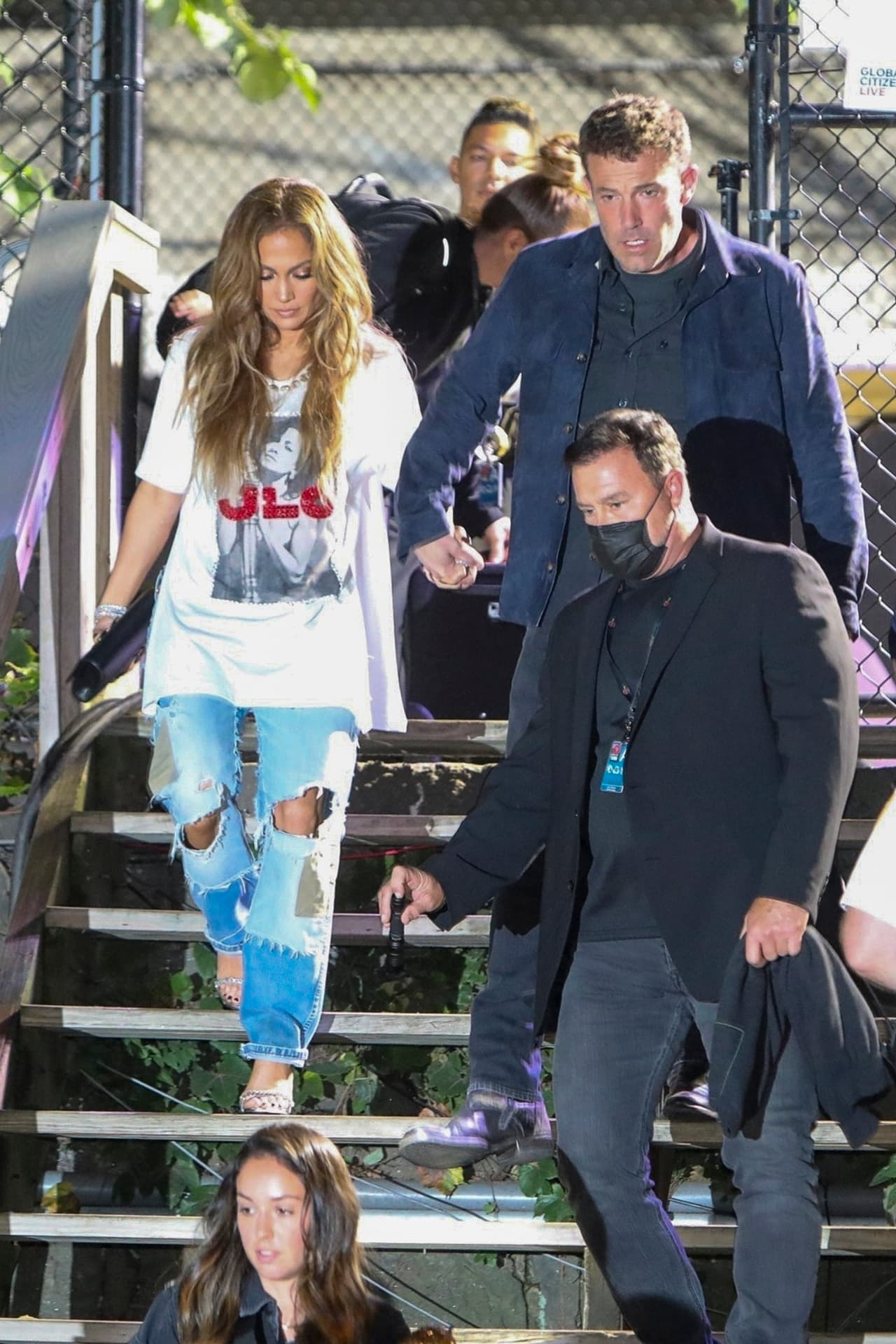 "Estaba 
<b><a href="https://www.univision.com/famosos/jlo-y-ben-affleck-viaje-montana-fotos" target="_blank">emocionada de pasar el fin de semana con él</a></b>. Fueron a cenar después del espectáculo y se divirtieron un poco".
<br>