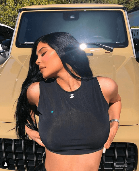 Kylie Jenner no atraviesa su mejor momento, luego de vivir de cerca 
<b><a href="https://www.univision.com/famosos/no-habria-sido-solo-una-noche-aseguran-que-jordyn-y-tristan-llevaban-mas-de-un-mes-viendose-a-espaldas-de-khloe-fotos" target="_blank">el rompimiento de su hermana Khloe Kardashian</a></b> con el basquetbolista Tristan Thompson.