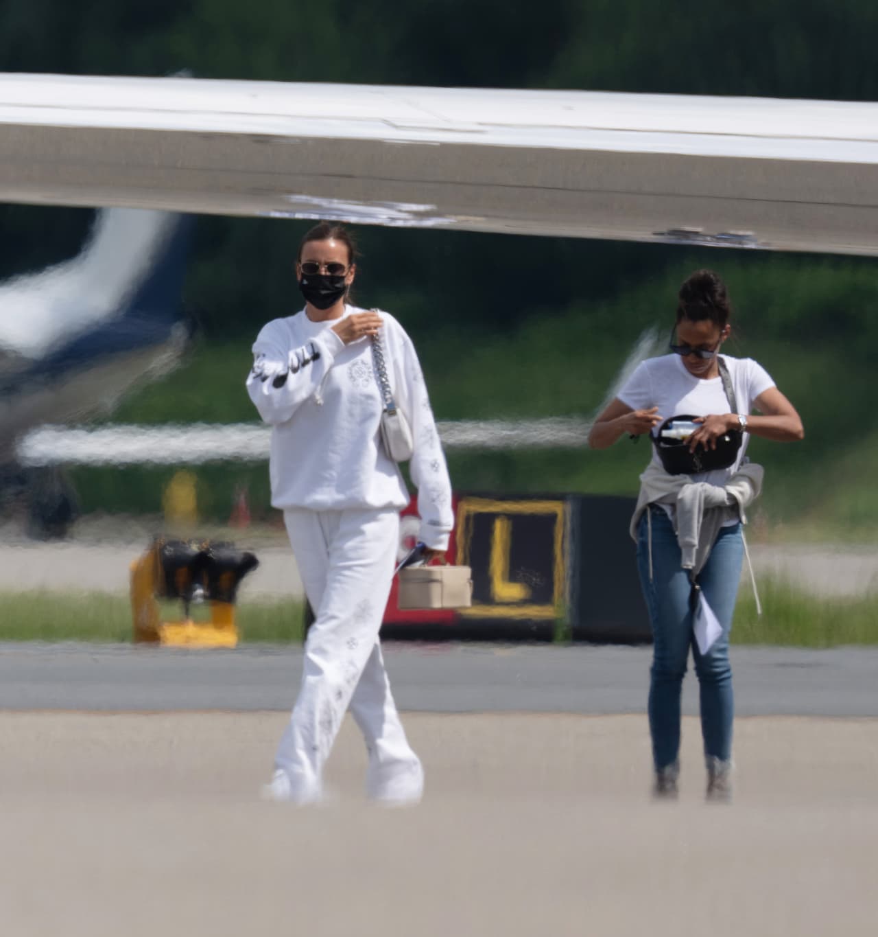 Pero la mañana de este jueves 10, el mismo portal publicó nueva información respecto a la relación entre el ex de Kim Kardashian y 
<b><a href="https://www.univision.com/famosos/despues-de-cuatro-anos-juntos-y-una-hija-bradley-cooper-e-irina-shayk-se-separan-fotos" target="_blank">la ex del actor Bradley Cooper. </a></b>
<br>