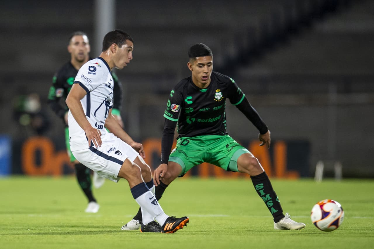 Con gol de Juan Dinenno desde los once pasos, los Pumas vencen 1-0 a Santos y se quedan con los tres puntos. Pumas rompe una mala racha de seis partidos sin ver la victoria y Santos se queda en la quinta posición del torneo.