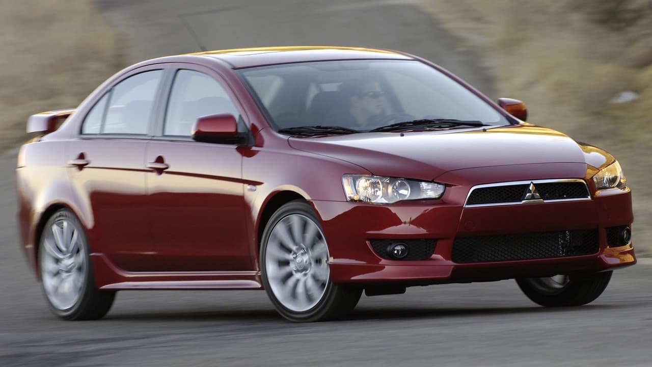 <b>15. Mitsubishi Lancer (tracción delantera): </b>El sedán compacto de Mitsubishi presentó un índice de 
<b>63 conductores muertos</b> por cada millón de vehículos registrados. Mitsubishi dejará de construir el Lancer después en agosto de 2017 sin presentar un substituto.