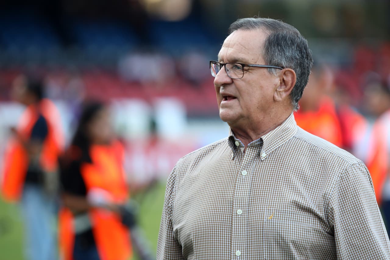 Enrique Meza señala campaña en contra del Veracruz