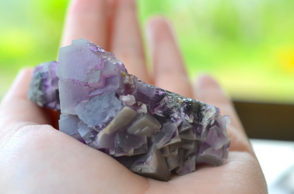 Como te ayuda a revelar verdades, también resulta muy útil cuando tenemos que ser imparciales, objetivos o encontrar cuál es lo auténtico de un asunto, más allá de cualquier intento de engaño o falta de sinceridad.