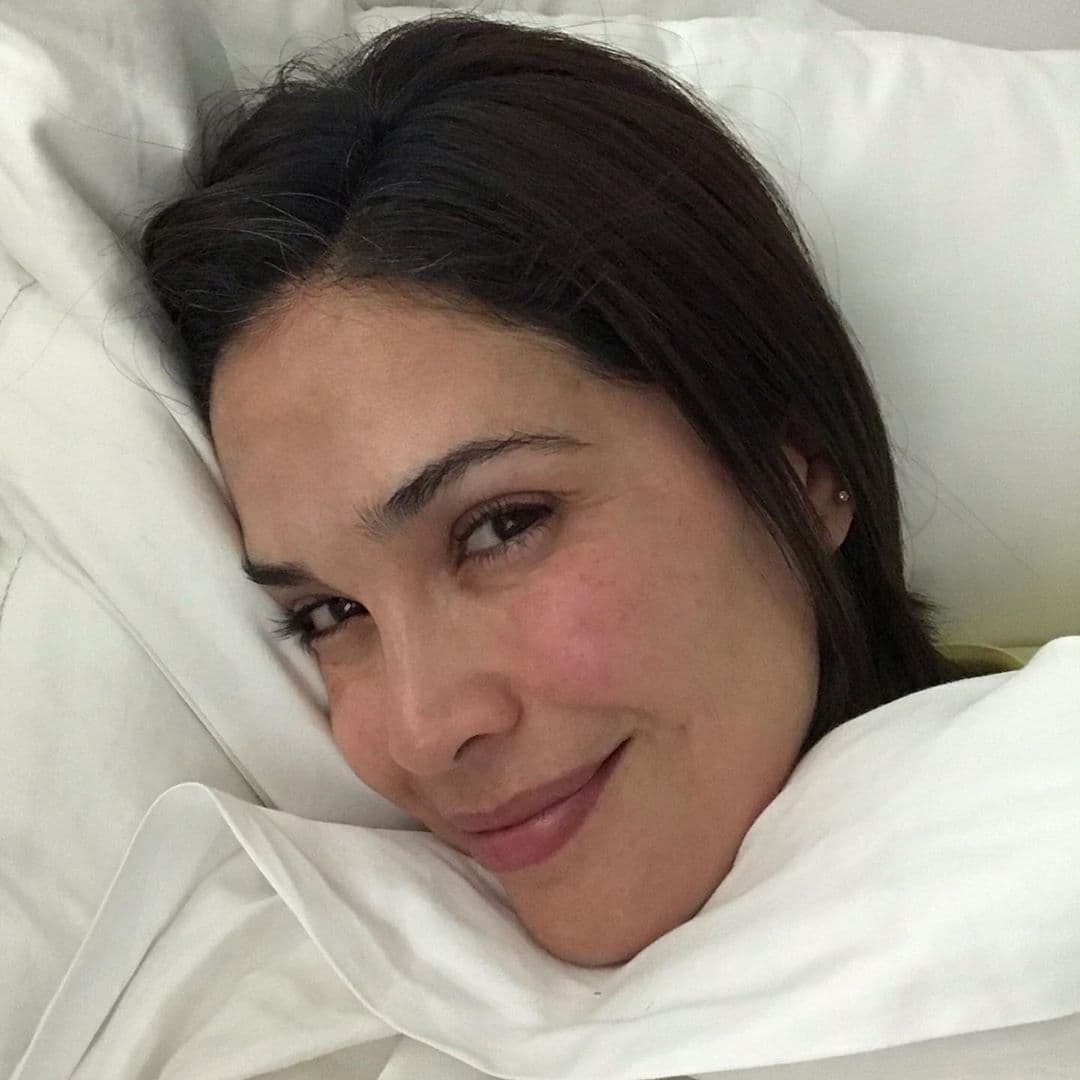 “Adiós maquillaje, luces y cámaras. Esto es lo que más amo de los viernes... ¡Que puedo dormir siesta!”, así le dio la bienvenida al fin de semana.