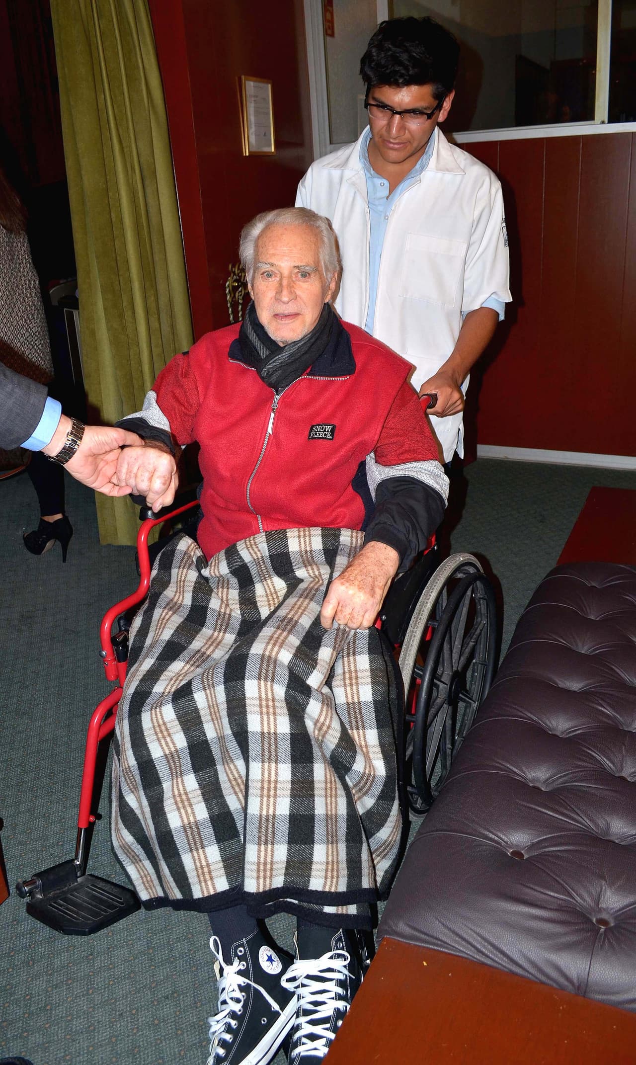 El actor perdió gran parte de su patrimonio debido a un conflicto con la televisora TV Azteca por los derechos de su nombre, por eso al enfermar fue llevado a la casa del actor en el 2015 para que tuviera los cuidados necesarios para controlar la hemiplejía que padece.