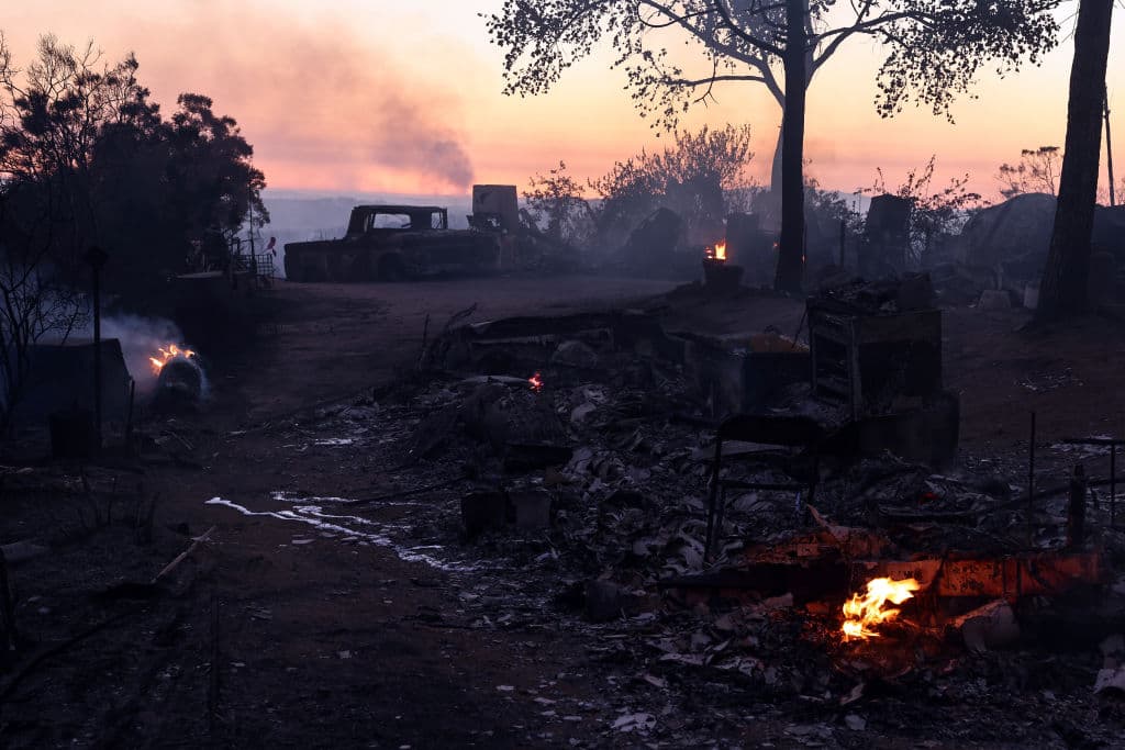 ¿Para cuándo se anticipa que el incendio Nixon estará extinto completamente? No hay una fecha estimada y tampoco se ha ofrecido una cifra estimada de los daños.