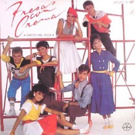 Inició su carrera en la música al ser uno de los integrantes de 'Fresas con crema', agrupación donde la fallecida Mariana Levy también cantaba.