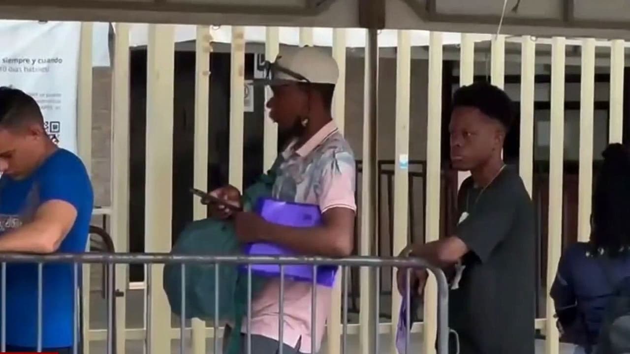 Migrantes sudamericanos quedan varados por meses en Tapachula, México; esperan resolución del sistema de refugio mexicano