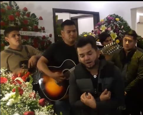 Roberto Jr. se mostró muy afectado por la partida de su amiga, a quien dos semanas antes le llamó para felicitarla por su cumpleaños.