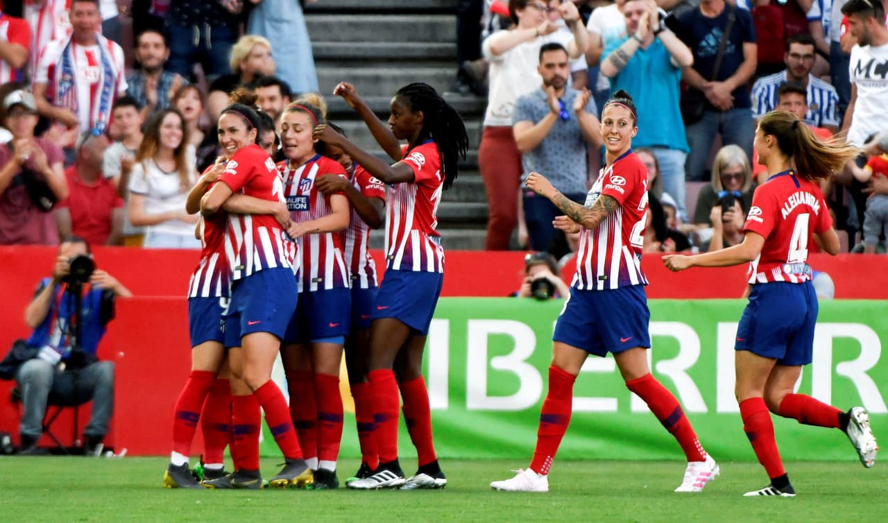 La delantera del Atlético de Madrid Esther González fue la autora del primer gol de la noche al minuto 16.