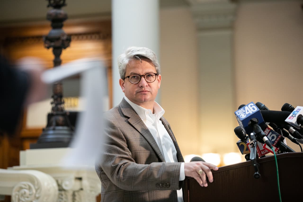 <b>Gabriel Sterling</b>, gerente del sistema de votación del Departamento de Estado de Georgia. Luego de que la campaña de Trump anunciara que abriría un litigio, el funcionario declaró a los medios que no habían detectado ninguna regularidad. Horas después, el demócrata Joe Biden tomó la delantera en ese estado.