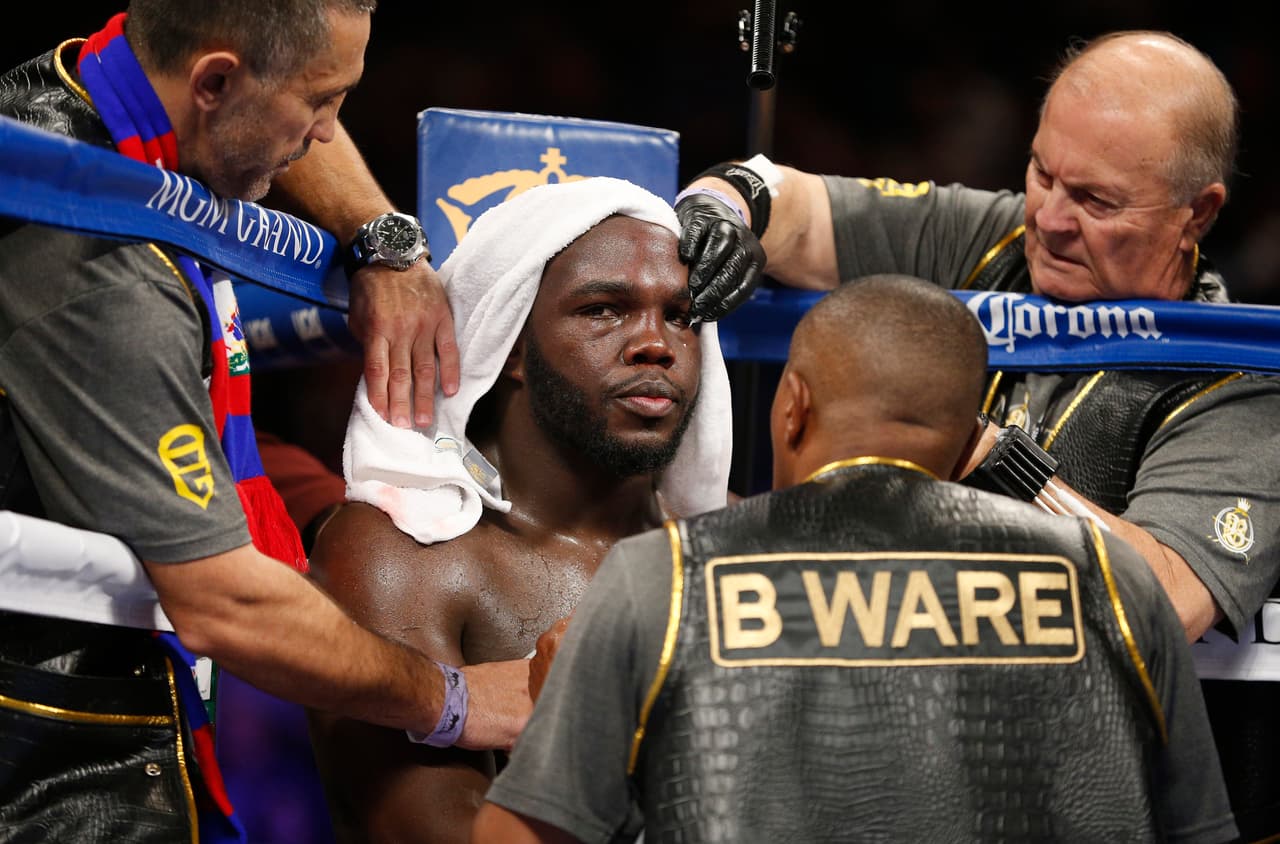 Bermane Stiverne se levantó de la lona para ganar