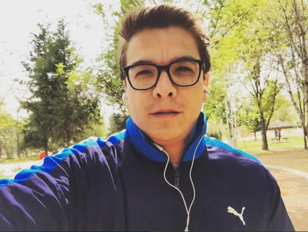 Dijo que mientras él estaba en campaña electoral, la actriz se encontraba en las grabaciones de 'Antes muerta que Lichita', por lo que no tenían tiempo para verse.
<br>