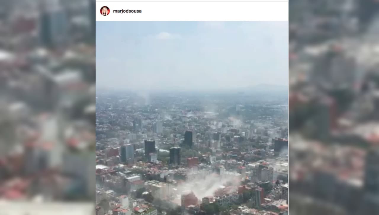 Marjorie de Sousa suplicó: "Dios ten piedad. (Aquí) en oración, pasando el susto más grande de nuestras vidas. Pidiendo por los afectados, escuelas, edificios. Padre nuestro que estás en el cielo..."