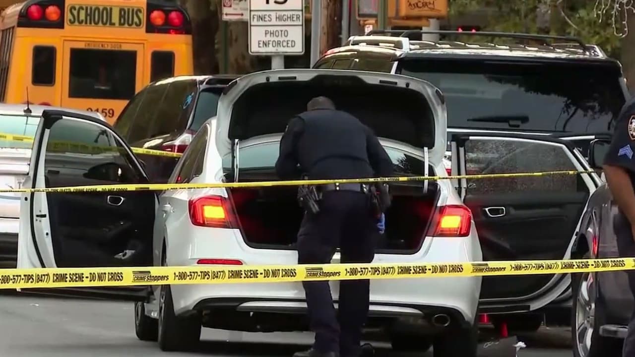 Sujeto armado dispara en plena vía pública del Bronx y deja un hombre y un menor heridos: "Pensé que me lo habían matado"