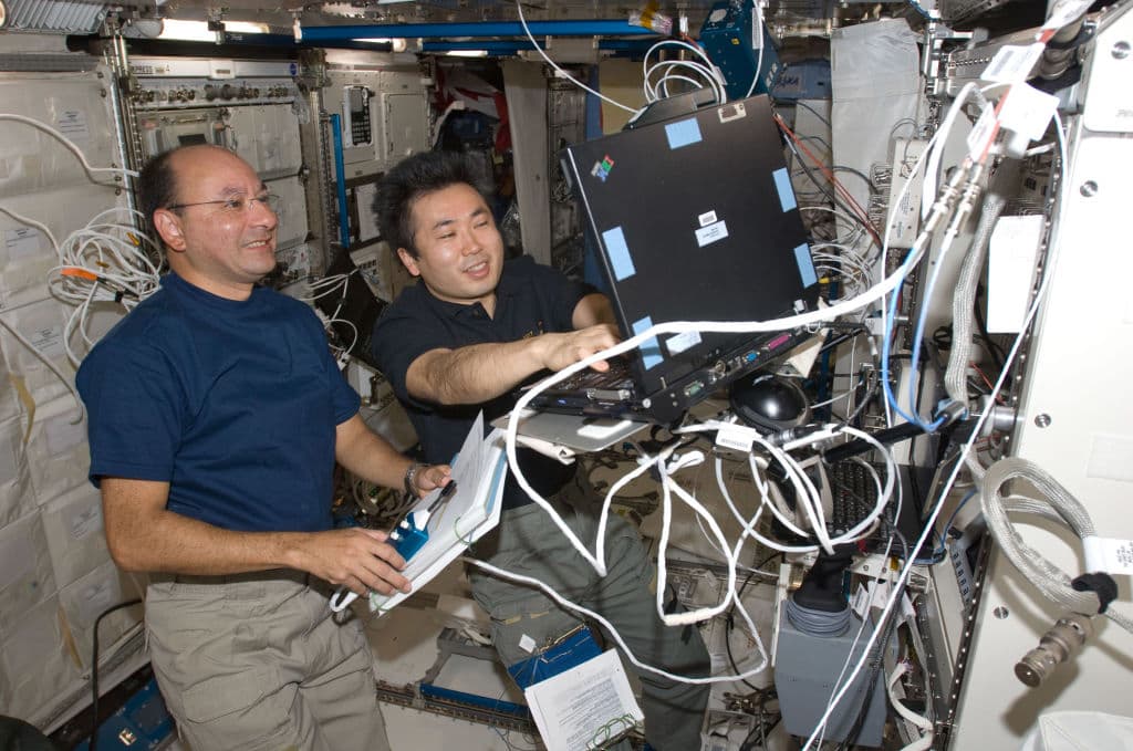 La EEI ha servido para la investigación científica y un campo de pruebas para la exploración espacial. Ha acogido a 241 personas de 19 países y requirió la cooperación y colaboración de 15 naciones para construirla.