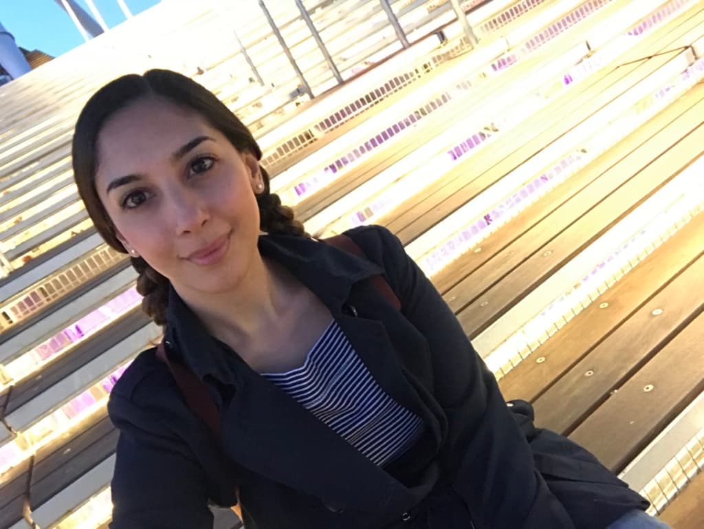 Escuché cómo se movía el agua por el viento que hacía y pude oler la deliciosa comida de la ciudad.