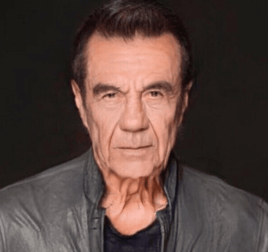 Adrián Uribe se une a la tendencia de FaceApp