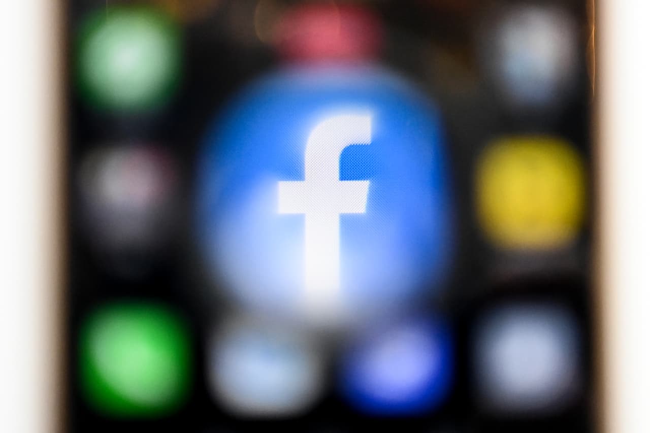 De acuerdo con la Oficina del Fiscal General de Arizona, agentes de seguridad de las tiendas identificaron a Pierce a través de su cuenta de Facebook y enviaron las pruebas a la policía de Tucson para abrir la investigación. Detectives establecieron suficientes pruebas entre los tres sujetos que los conectaban a unos 28 robos a través de Arizona, incluyendo en tiendas de los condados Pima, Maricopa y Pinal.