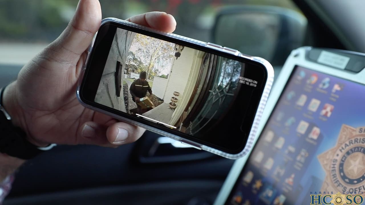 Policía ofrece prácticos consejos para evitar que roben tus paquetes en esta temporada de compras