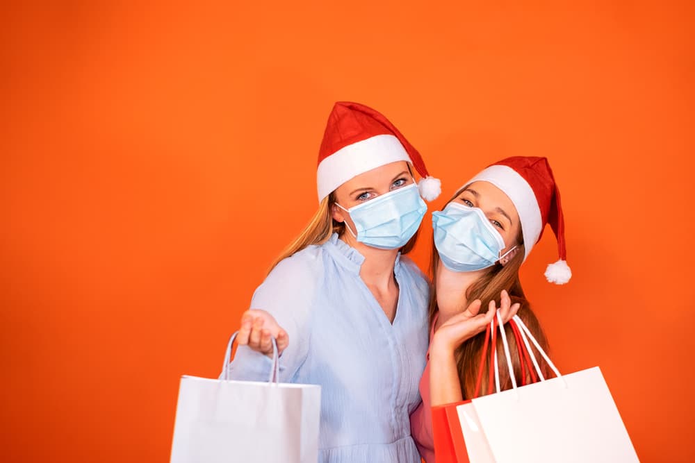 <b>CÁNCER</b>
<br>El signo maternal sabe perfectamente qué quiere para sus seres queridos, y seguramente ya hizo su listita de qué darle a cada quién. Hasta a los suegros les tocará algo bonito, aunque en realidad quiera darles un bolillo duro.