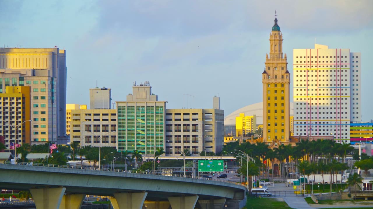 La Torre de la Libertad se convirtió en una parada clave para miles de cubanos que llegaron a Miami y hoy sigue siendo símbolo de la historia del exilio en la ciudad.