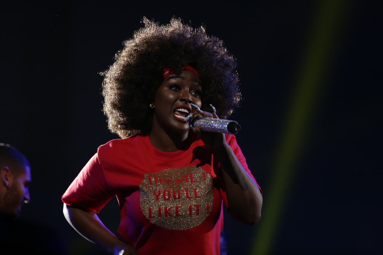 Amara La Negra fue una de las primeras en subirse a a ensayar a ese escenario.