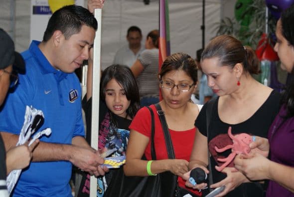 Miles se dieron cita a la octava edición de la Feria Para Aprender, en donde la comunidad hispana recibió información sobre educación en todos los niveles.