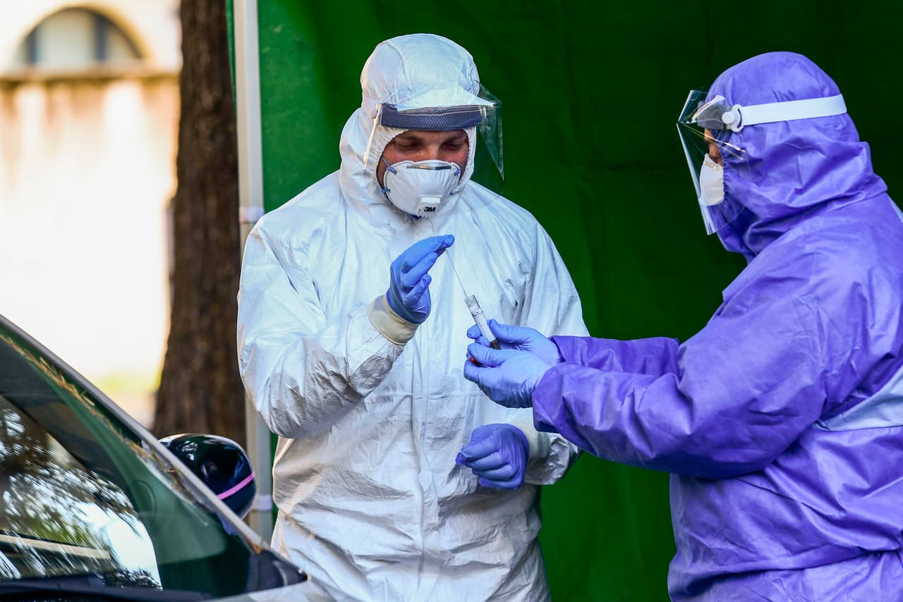 Illinois reporta más de 2,300 casos nuevos de coronavirus incluyendo 46 muertes